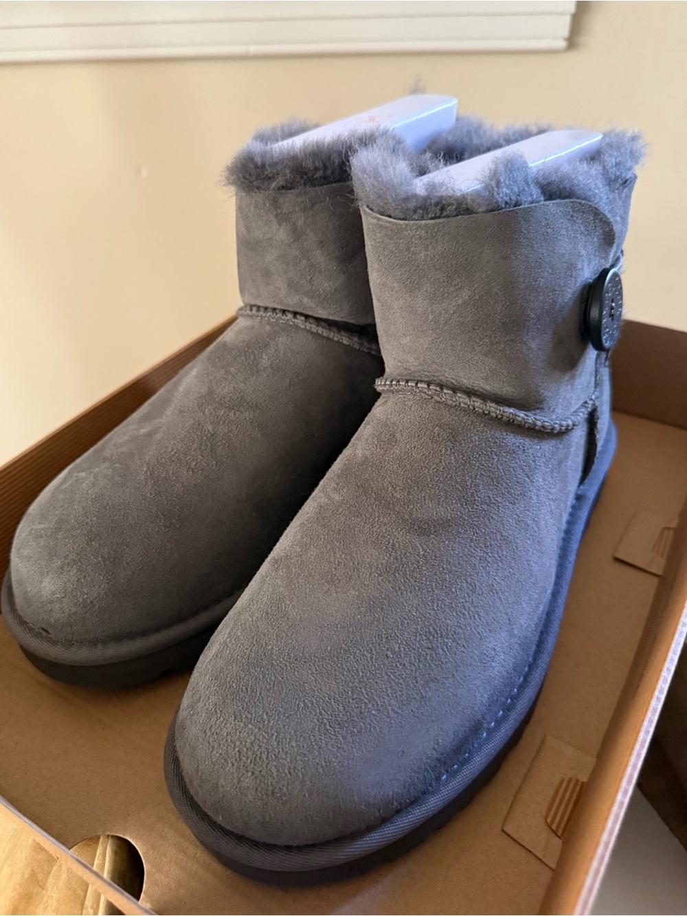 UGG Australia Mini Bailey Button 3352 Grey Women’s Size 7 Boots NEW IN BOX NIB